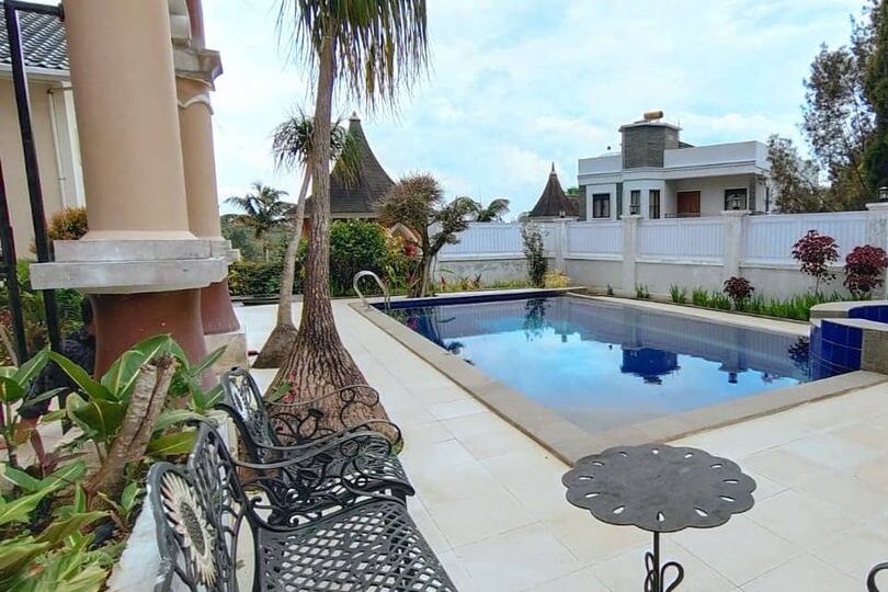 kolam renang eton asia